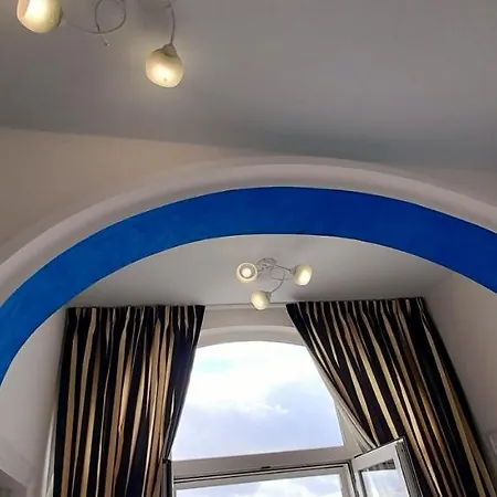Todisco Holiday House