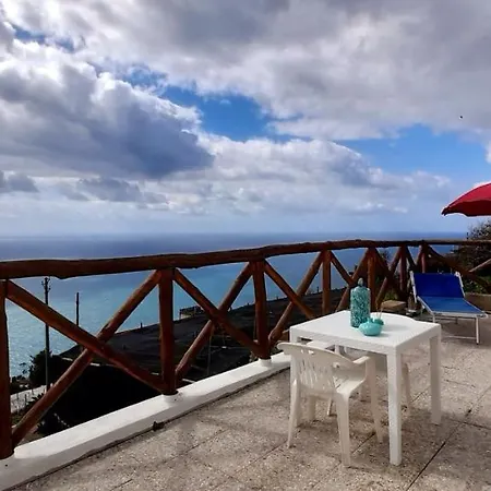 Todisco Holiday House *